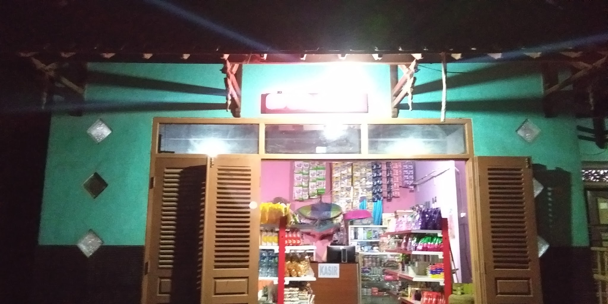 Suasana malam Toko As-Slabar